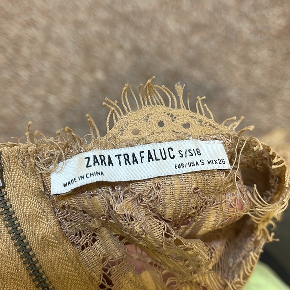 Zara lace blouse with texture - Picture 2 of 3